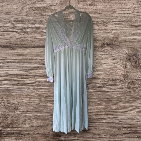 Vintage 70s Olga Peignoir Set In Mint - Picture 5 of 9